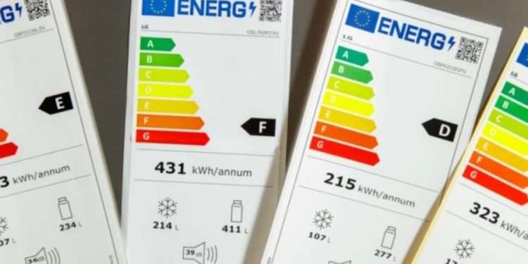 Etichetele energetice devin obligatorii pentru electrocasnice. Comercianţii care nu vor respecta regula riscă amenzi