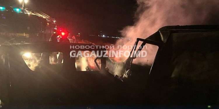 „Una din mașini avea instalație de gaz”. Detalii oferite de poliție de la tragicul accident, soldat cu trei decese, la Comrat | VIDEO