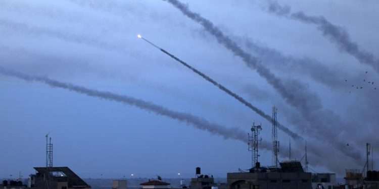 Atac surpriză al Hamas asupra Israelului: Un număr enorm de rachete au fost trase din Fâșia Gaza, luptători înarmați au trecut gardul de separare. Armata israeliană a intrat în stare de război și a convocat rezerviștii | VIDEO