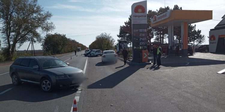 Accident în lanț cu implicarea unui polițist, la Ștefan Vodă. Sunt victime