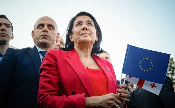 Президент Грузии Зурабишвили отказалась уходить в отставку