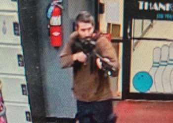 Atac armat în SUA, cel puțin 16 morți și 50 de răniți. Suspectul este instructor de arme de foc și nu a fost încă reținut | VIDEO