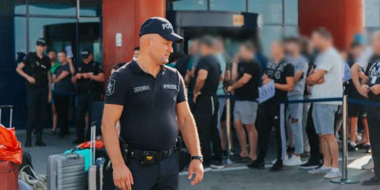 Pe Aeroport se vor afla doar angajații și pasagerii, iar accesul pe poarta din mijloc va fi sistat. De când intră în vigoare noile măsuri de securitate | VIDEO