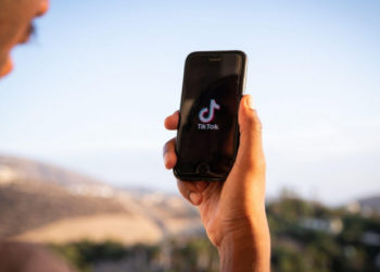 Conflictul dintre Israel și Hamas a umplut rețelele de socializare cu violență și fake news. TikTok a șters sute de mii de clipuri