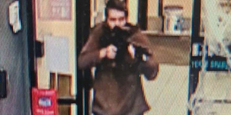 Sute de polițiști îl caută pe Robert Card, autorul celui mai grav atac armat din SUA din acest an. Bărbatul a ucis 18 oameni