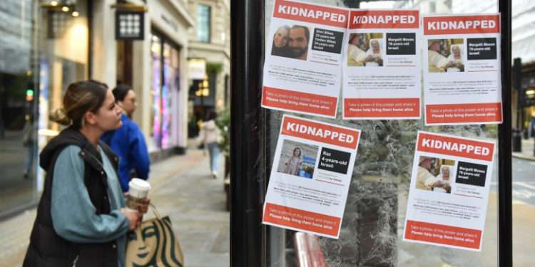 Un american din Tel Aviv promite să ofere 250.000 de dolari oricui eliberează un ostatic al Hamas