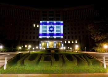 În semn de solidaritate cu poporul israelian: Parlamentul Republicii Moldova a fost iluminat în culorile drapelului statului Israel | VIDEO