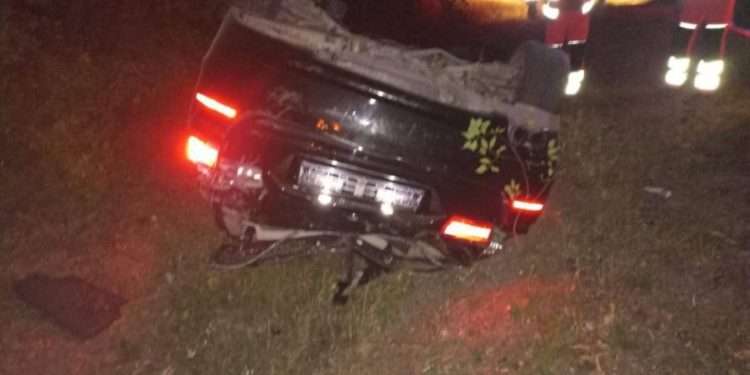 Un tânăr și-a pierdut viața noaptea trecută, după ce s-a răsturnat cu BMW-ul în raionul Criuleni