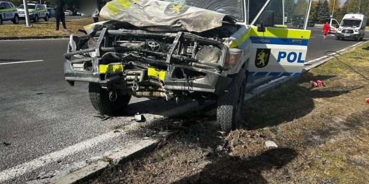 Tragic accident rutier în Capitală: Două persoane au murit, după ce o motocicletă s-a izbit într-o mașină de poliție