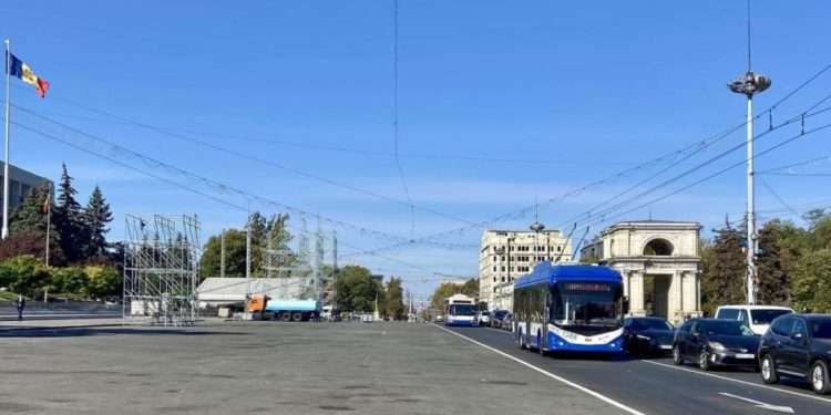 Atenție, chișinăuieni: Începând cu ora 22.00, traficul rutier în centrul capitalei va fi suspendat | VIDEO