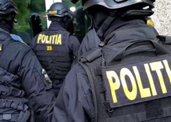 Poliția oferă detalii de la descinderile în dosarul „finanțării ilicite a unui partid”. Trei persoane ar fi fost reținute | VIDEO