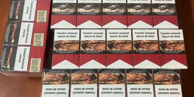 Контрабанда в багаже: мужчина пытался провезти 130 пачек сигарет | FOTO