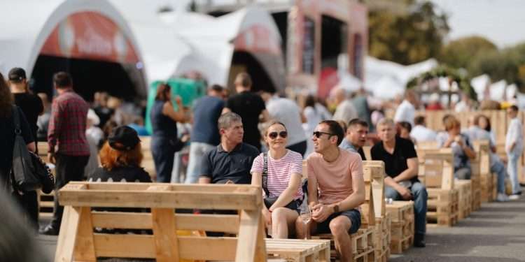 Traficul pe unele străzi din capitală, suspendat de Ziua Vinului: Vezi cum va circula transportul public