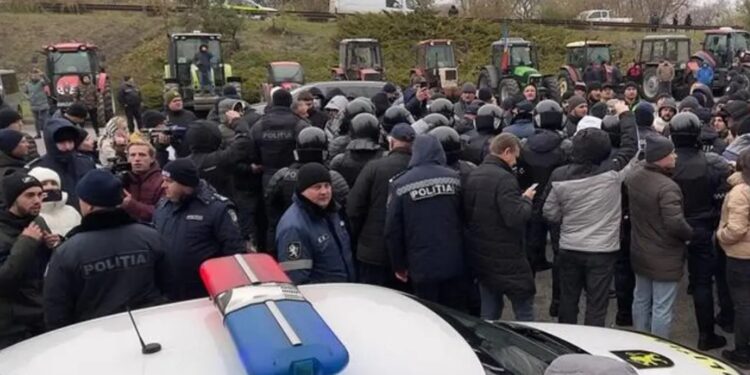 Глава генинспектората полиции заявил, что в отношении протестующих фермеров возбуждено уголовное дело. Александр Слусарь: Полиция провоцировала фермеров и оказывает давление на них | VIDEO