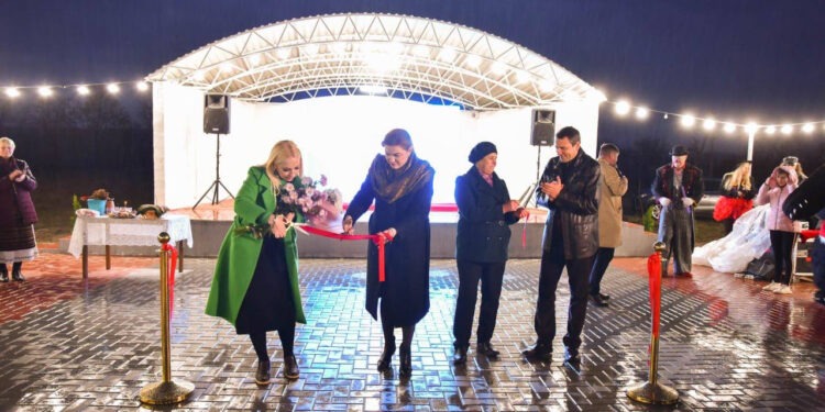 Команда Илана Шора реализовала еще один важный проект. В селе Пятра Оргеевского района сданы в эксплуатацию благоустроенный парк и летняя эстрада | VIDEO