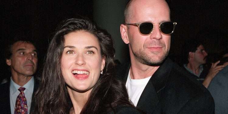 Страдающий деменцией Брюс Уиллис перестал узнавать Деми Мур