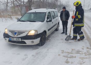 В Молдове часть трасс остаются заблокированными из-за снега