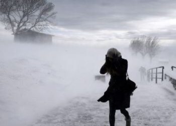 В Молдове продолжает действовать метеопредупреждение из-за сильного ветра. Какая погода нас ждет сегодня