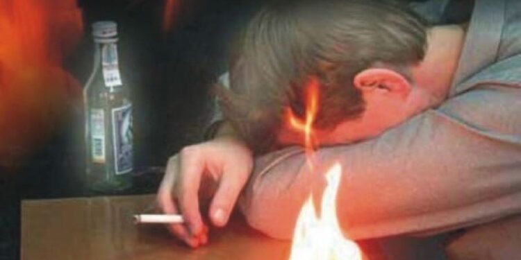 Пустые бутылки и окурки: житель Кицкан погиб в пожаре