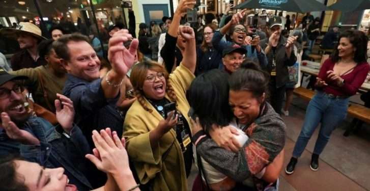 Голливудские актеры прекратили забастовку после сделки на $1 млрд