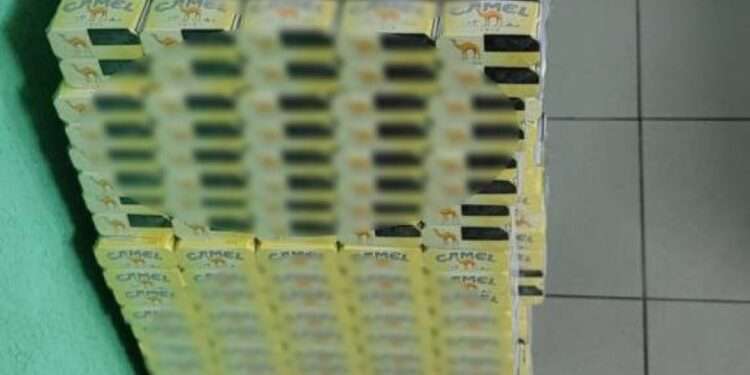 Пытался вывезти 2200 пачек сигарет: таможенники пресекли очередную попытку контрабанды