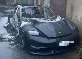 В новой Москве украли сейф с драгоценностями и сожгли угнанный Porsche Taycan