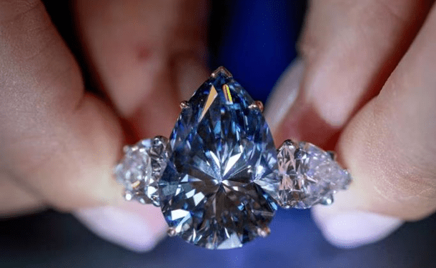 Самый большой голубой бриллиант продали почти за $44 млн