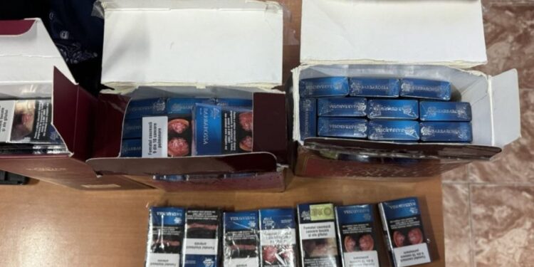 На КПП служебный пес обнаружил тайник с сигаретами