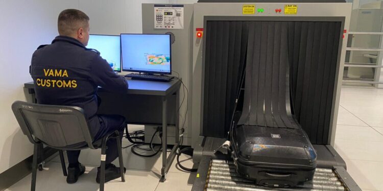 Пассажиры авиарейса в Стамбул пытались вывезти из Молдовы детали советских бронемашин