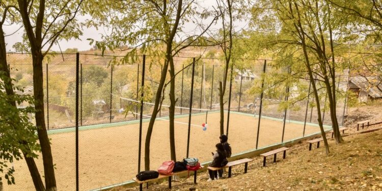 «В кратчайшие сроки и на самом высшем уровне». Усилиями команды Илана Шора в селе Сэмэнанка появилась многофункциональная спортивная площадка | VIDEO