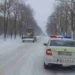 Ninge în țară: Starea drumurilor la această oră și avertismentul poliției pentru șoferi, dar și pentru părinți