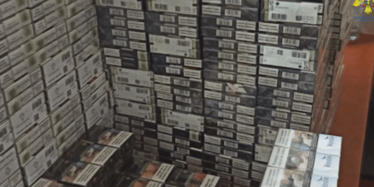 Colete cu miros de tabac, trimise în Marea Britanie: Vameșii au depistat în cutii mii de pachete de țigări