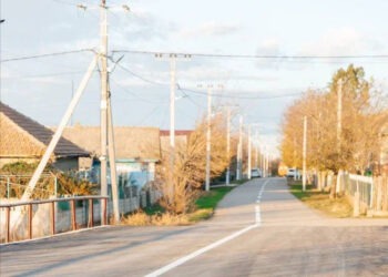 „Se vede că sunt oamenii faptelor și se țin de cuvânt”. Echipa bașcanului Evghenia Guțul, cu sprijinul lui Ilan Şor, a reparat podul și strada centrală din satul Beşghioz | VIDEO