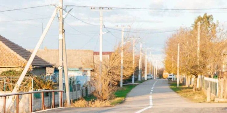 „Se vede că sunt oamenii faptelor și se țin de cuvânt”. Echipa bașcanului Evghenia Guțul, cu sprijinul lui Ilan Şor, a reparat podul și strada centrală din satul Beşghioz | VIDEO