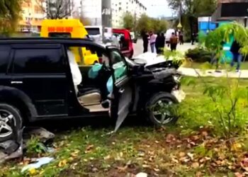 Poliția oferă detalii despre accidentul din capitală, cu implicarea unui minor de 16 ani: A răpit automobilul pentru a se plimba, iar acum riscă închisoare | VIDEO