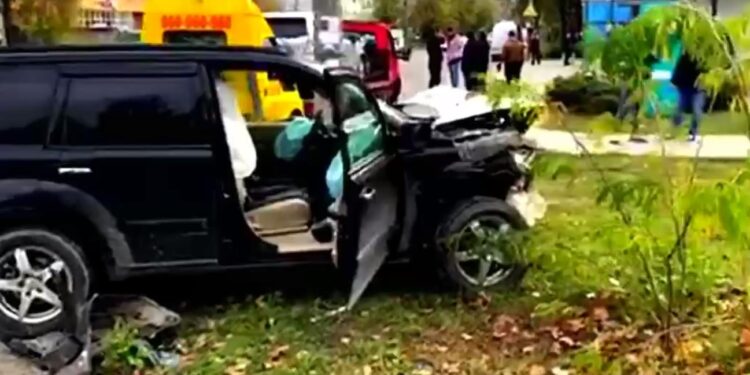 Poliția oferă detalii despre accidentul din capitală, cu implicarea unui minor de 16 ani: A răpit automobilul pentru a se plimba, iar acum riscă închisoare | VIDEO