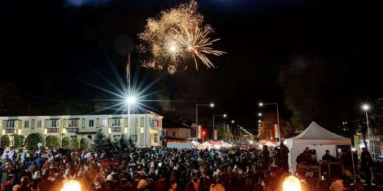 Final feeric al Hramului orașului Orhei: „Toate diamantele” ale lui Luis Gabriel, mix-urile lui DJ Aligator și un show impresionant de artificii au încheiat sărbătoarea | VIDEO