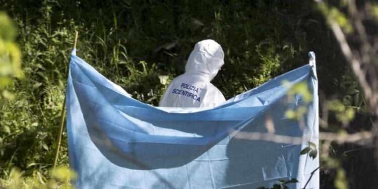 Un moldovean de 47 de ani a fost găsit mort într-o pădure de pini, din orașul Ostia, Italia: Presa locală scrie că bărbatul era fără adăpost | VIDEO