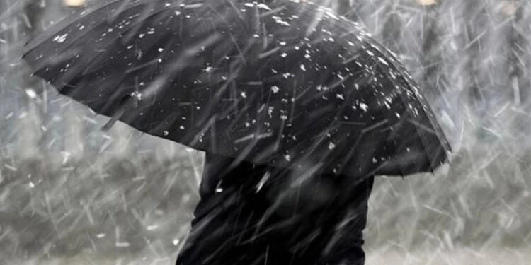 Avertizare meteo: Vânt, ploi puternice și lapoviță