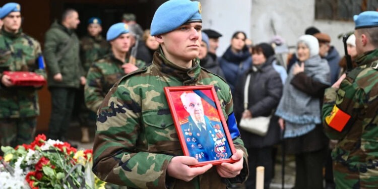 Fără funeralii la Casa Armatei și focuri de salve: Rude și politicieni se arată indignați de decizia autorităților în raport cu Pavel Gladcov, veteran al Marelui Război pentru Apărarea Patriei | VIDEO