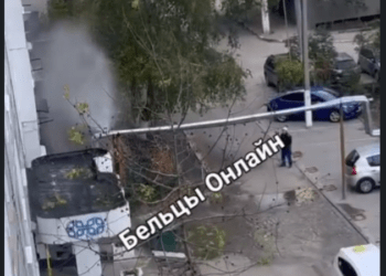 „Havuzuri”, la Bălți: Mai multe străzi au fost inundate, după ce niște țevi termice s-au spart | VIDEO