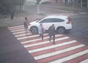 O femeie a ajuns la spital, după ce a fost lovită de un automobil pe o zebră, la Tiraspol | VIDEO