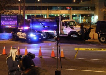 Cine erau pasagerii din mașina care a explodat pe podul care leagă Canada de SUA. Poliția i-a identificat