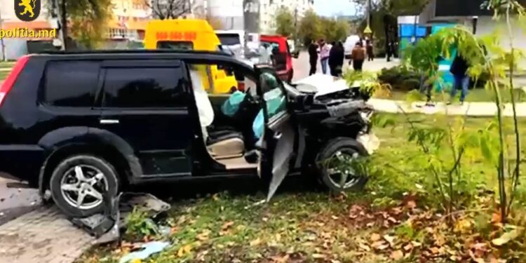 В Оргееве 16-летний подросток похитил автомобиль жены дяди, чтобы «покататься». Он доехал до Кишинева и попал в ДТП