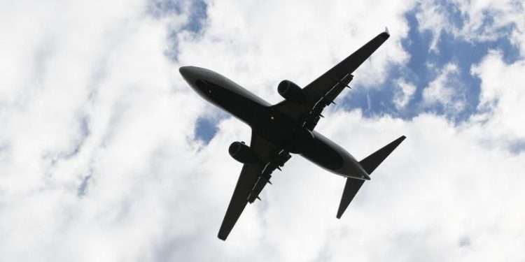 Un avion a decolat cu 2 geamuri lipsă și a urcat la 3.000 de metri înainte ca cineva să-și dea seama