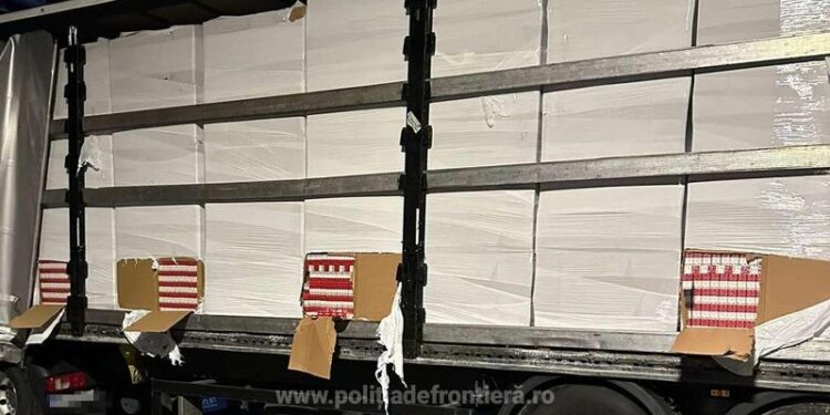 Captură de țigări în valoare de 1,5 milioane de euro, la vama română: Erau ascunse într-un marfar ce mergea spre R. Moldova