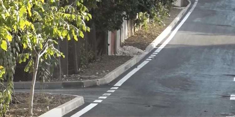 La Orhei a avut loc deschiderea unei noi curți reparate în cartierul Nordic: Au fost reabilitate carosabilul și trotuarul, renovat terenul de joacă pentru copii și amenajată curtea | VIDEO