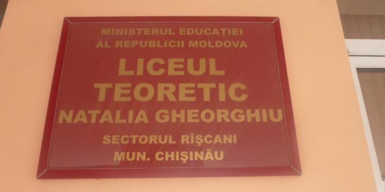 Liceul Teoretic “Natalia Gheorghiu” din Chișinău a marcat a 55-a aniversare. Echipa lui Ilan Șor a adus în dar instituției echipamente pentru sala festivă | VIDEO