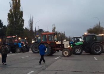 Traficul rutier pe șoseaua Hîncești, la intrarea în Chișinău, a fost reluat. Oamenii legii spun că orice abatere de la lege va fi documentată