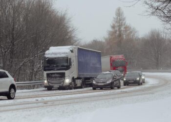 Transportatorii slovaci vor bloca granița cu Ucraina, alăturându-se protestelor poloneze / Polonia impune „controale consolidate”